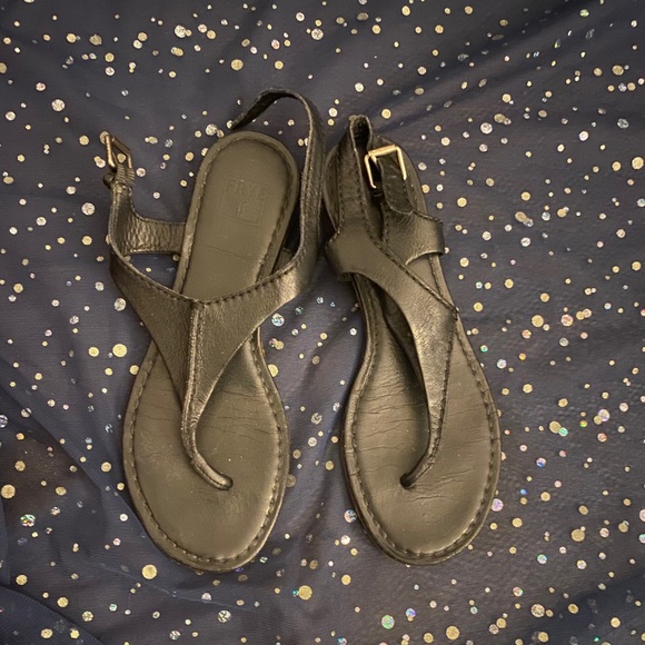 FRYE LEATHER T-STRAP CLASSY GORG BLACK Sandals RARE COMFY BOHO - Picture 2 of 6